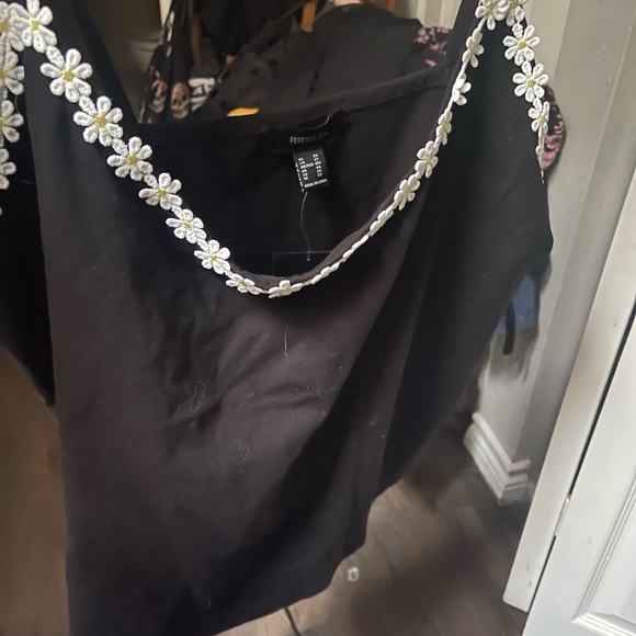 Plus size daisy strap top - Picture 2 of 3